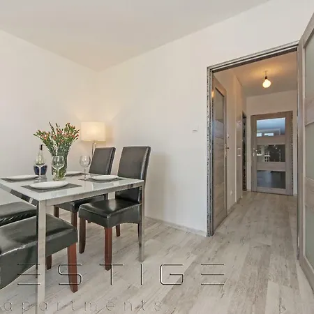 Reagan Park Apartment *